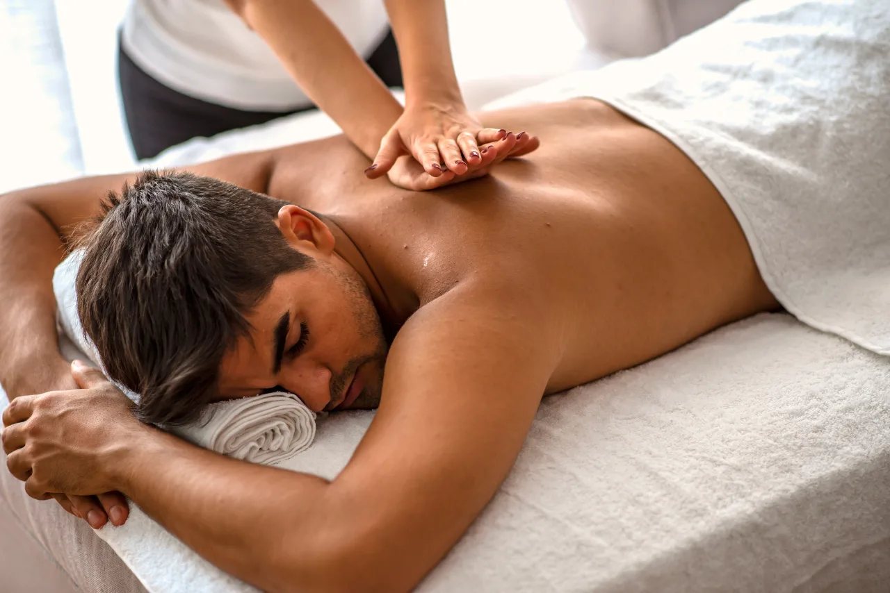 therapist performing wine massage for radiant skin in Bangalore